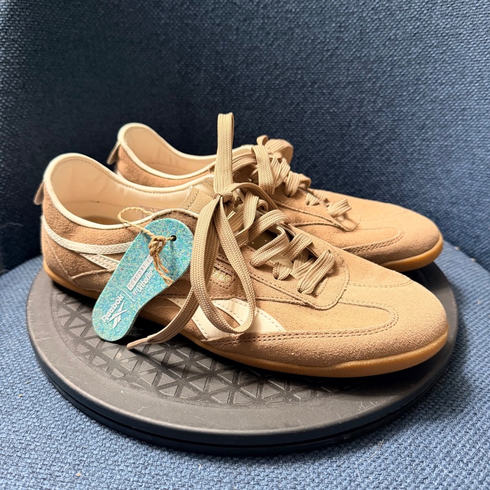 NEW Reebok Women's 8.5 Princess Suede Sneakers Tan Gum Sole Retro Low Top